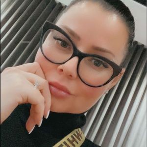 Meet your Posher, Mira